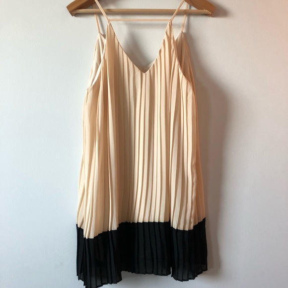 So to Speakeasy Beige and Black Dress - Picture 6 of 7